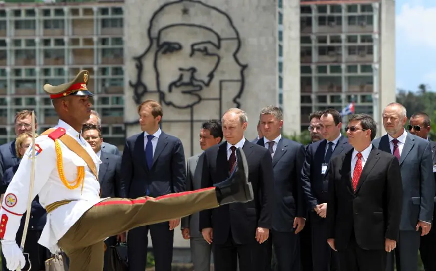Putin Küba'da 10