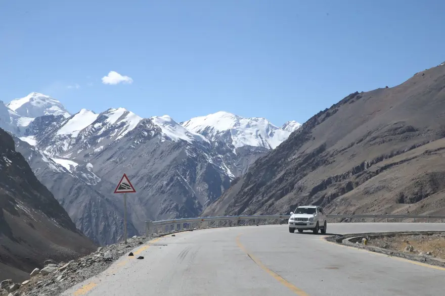 Dünyanın en yüksek geçiş noktası: Pakistan ile Çin'i birbirine bağlayan "Khunjerab" 