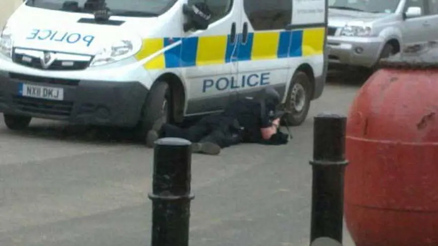 İngiltere'de canlı bomba paniği 5