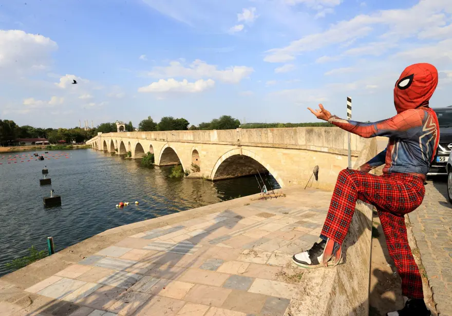 Türkiye'yi gezen yerli Spiderman'in 39. durağı Edirne oldu 14