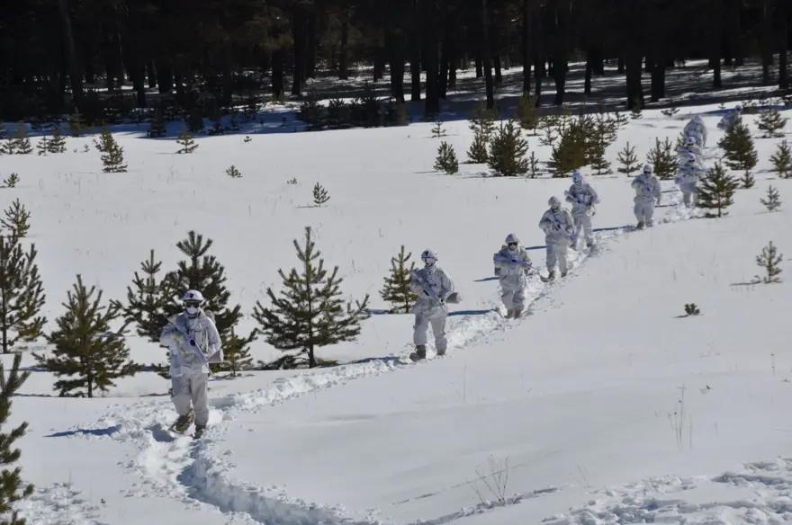 Komandoların 2 bin 200 metre rakımda, eksi 25 derecede zorlueğitimi 33 Komandoların 2 bin 200 metre rakımda, eksi 25 derecede zorlueğitimi 33