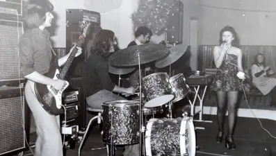 33 yıllık gizem çözüldü: Annesini mezarda buldu