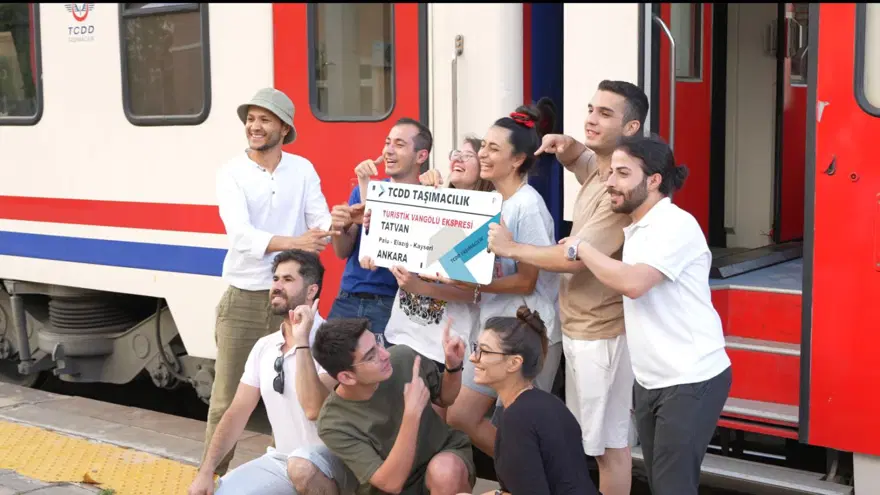2 MİLYON 382 BİN 453 GENÇ YHT İLE SEYAHAT ETTİ 2
