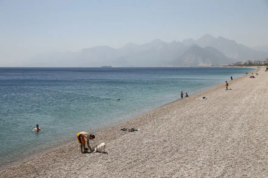 Antalya'da Mayıs ayında boyu 2,5 metreyi bulan karla mücadele 7