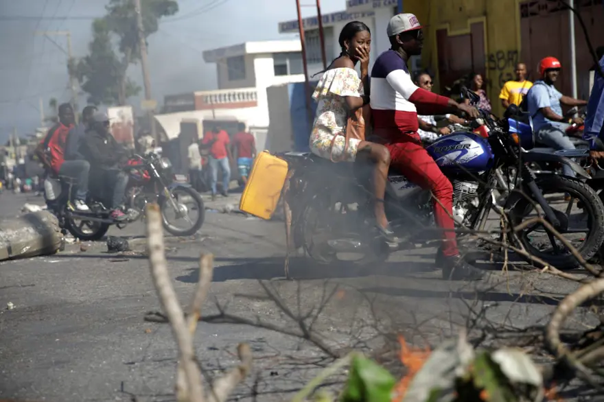 Haiti'de hükümet karşıtı protestolar şiddet olaylarına sahne oluyor 3