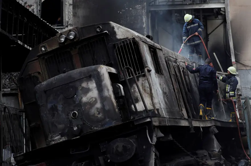 Mısır'da tren istasyonunda yangın: 25 ölü 4 Mısır'da tren istasyonunda yangın: 25 ölü 4
