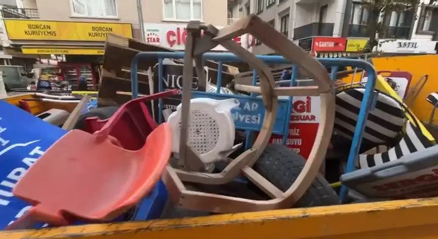Zabıta ile esnaf arasında sandalye kavgası 6 Zabıta ile esnaf arasında sandalye kavgası 6