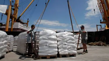 Kaddafi'nin gemisine zorunlu rota