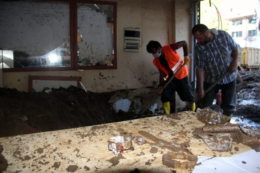 Kimisi altınlarının kimisi de alacaklarının peşinde 6