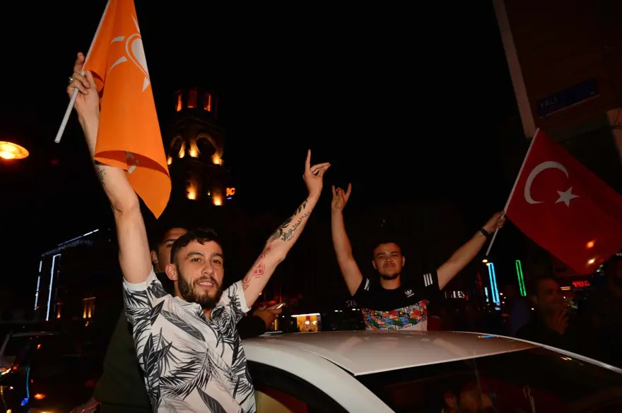 Türkiye genelinde seçim kutlamaları 23