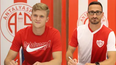 Antalyaspor, yeni transferleriyle sözleşme imzaladı