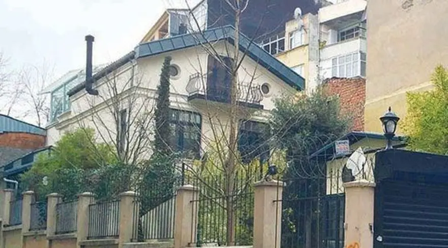 Gökhan Özoğuz fiyatı 5.5 milyon liraya çıkardı (Karagümrük’te villa) 1 Gökhan Özoğuz fiyatı 5.5 milyon liraya çıkardı (Karagümrük’te villa) 1