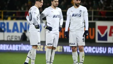 Fenerbahçe'de Mesut Özil ve Ozan Tufan kadro dışı