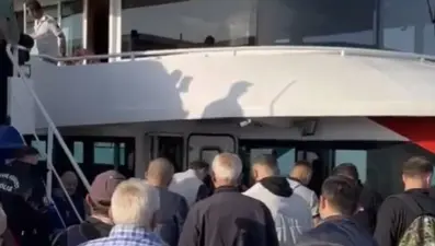 Adalar yolcu teknesinde panik anları kamerada: Dümeni kilitlendi