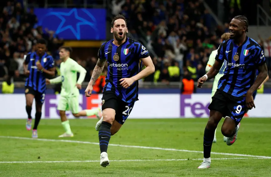 Şampiyonlar Ligi'nde destansı gece: Hakan Çalhanoğlu parladı, Inter - Barcelona maçı yıllarca konuşulacak bir sona sahne oldu 7