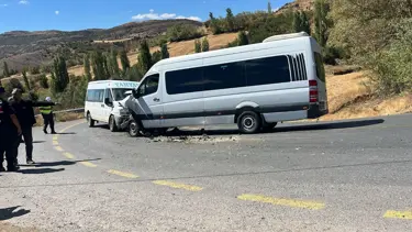 Kayseri'de iki minibüs kafa kafaya çarpıştı: 13 yaralı