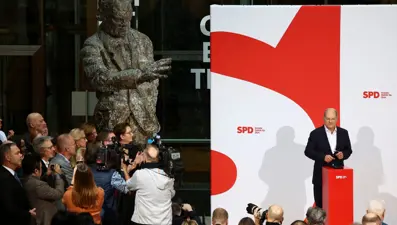 Almanya'da hükümet krizi: Erken seçim için Scholz aday gösterildi