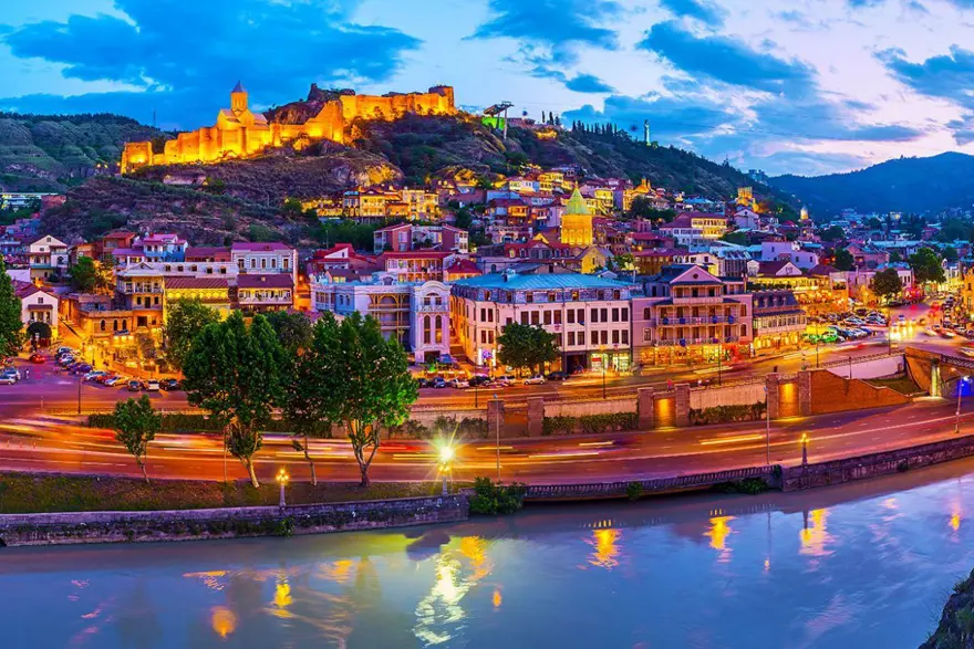 tiflis, tiflis seyahati, tiflis'te görülecek yerler, tiflis'te gezilecek yerler, tiflis gezi rehberi, tiflis rehberi, tiflis'te ne yenir, tiflis şarap, tiflis restoranlar 