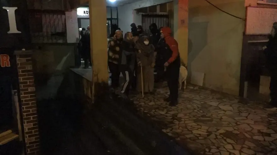 Rize'de fırtına: Dev dalgalar camları kırdı, 8 katlı apartman boşaltıldı 8