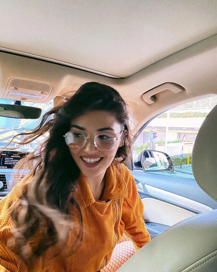 Kaan Yıldırım'dan ayrılan Hande Erçel'e Miguel Angel Silvestre'den yakın takip 9