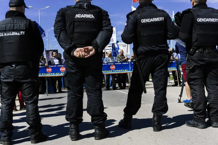 Türk seçmenler Bulgaristan'a yürüyerek geçiyor 7