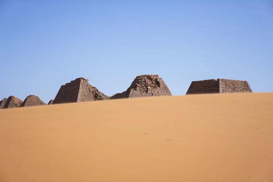 2 bin yıllık Meravi piramitleri çatışmalara rağmen ayakta: Tarihe ışık tutuyor 14