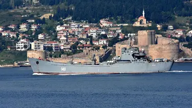 Rus savaş gemisi 'Orsk' Akdeniz'e iniyor