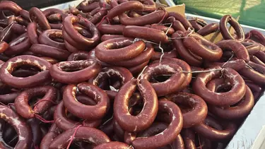 Batman'da tanıtım standında menşei belli olmayan 718 kilo sucuk ele geçirildi