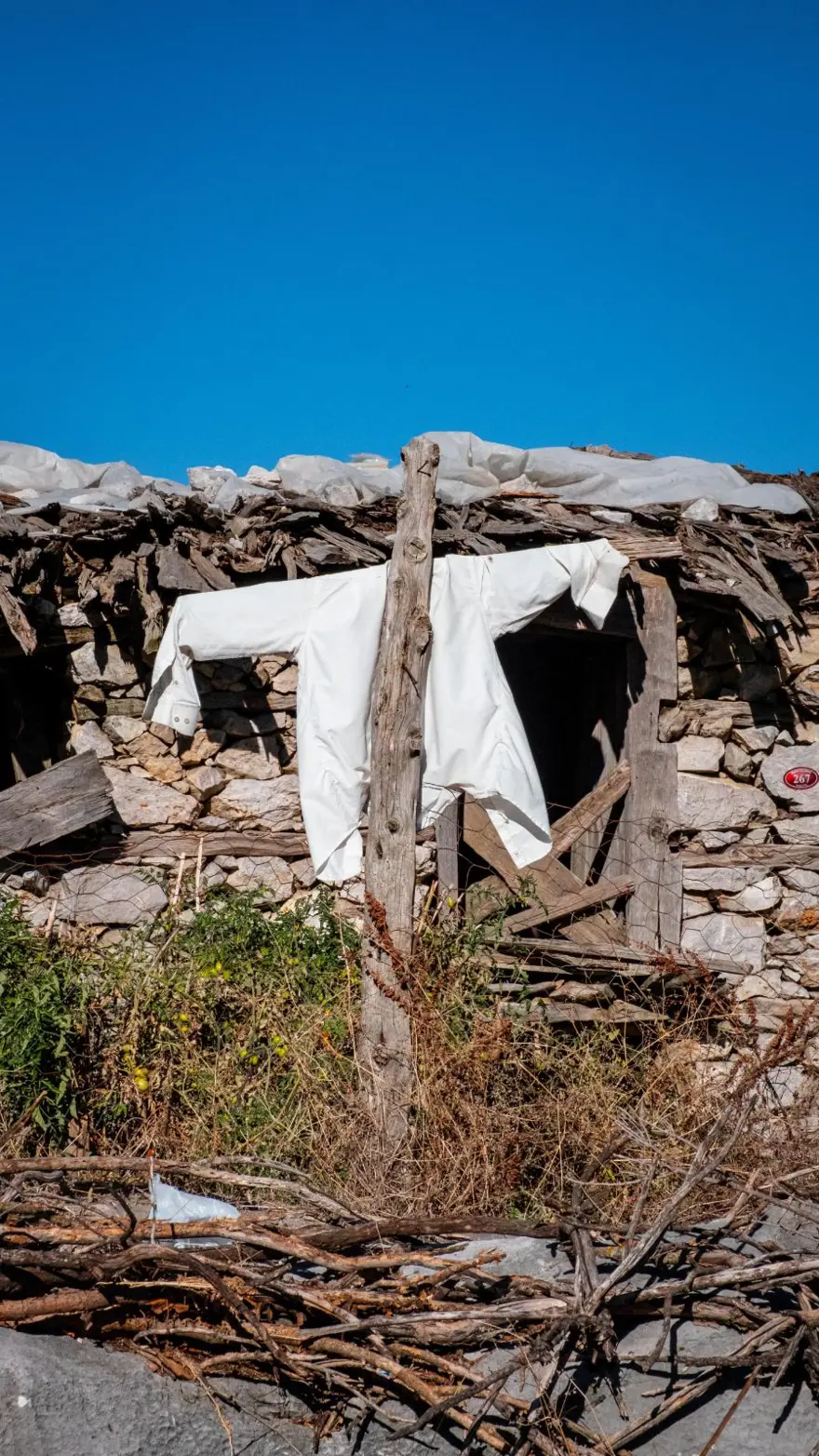 Kurt saldırıları nedeniyle terk edilen köye turist yağıyor Kurt saldırıları nedeniyle terk edilen köye turist yağıyor