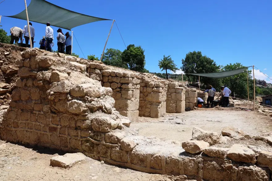 Bin 500 yıllık kilise kalıntısında bulundu! "Amfora" ve "Deniz Yıldızı" 2