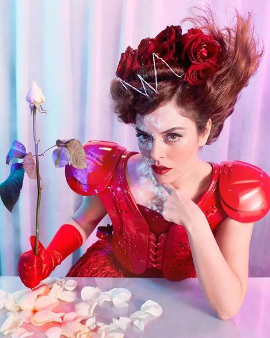 ALICE'İN KRALİÇESİ EZGİ MOLA 15 ALICE'İN KRALİÇESİ EZGİ MOLA 15