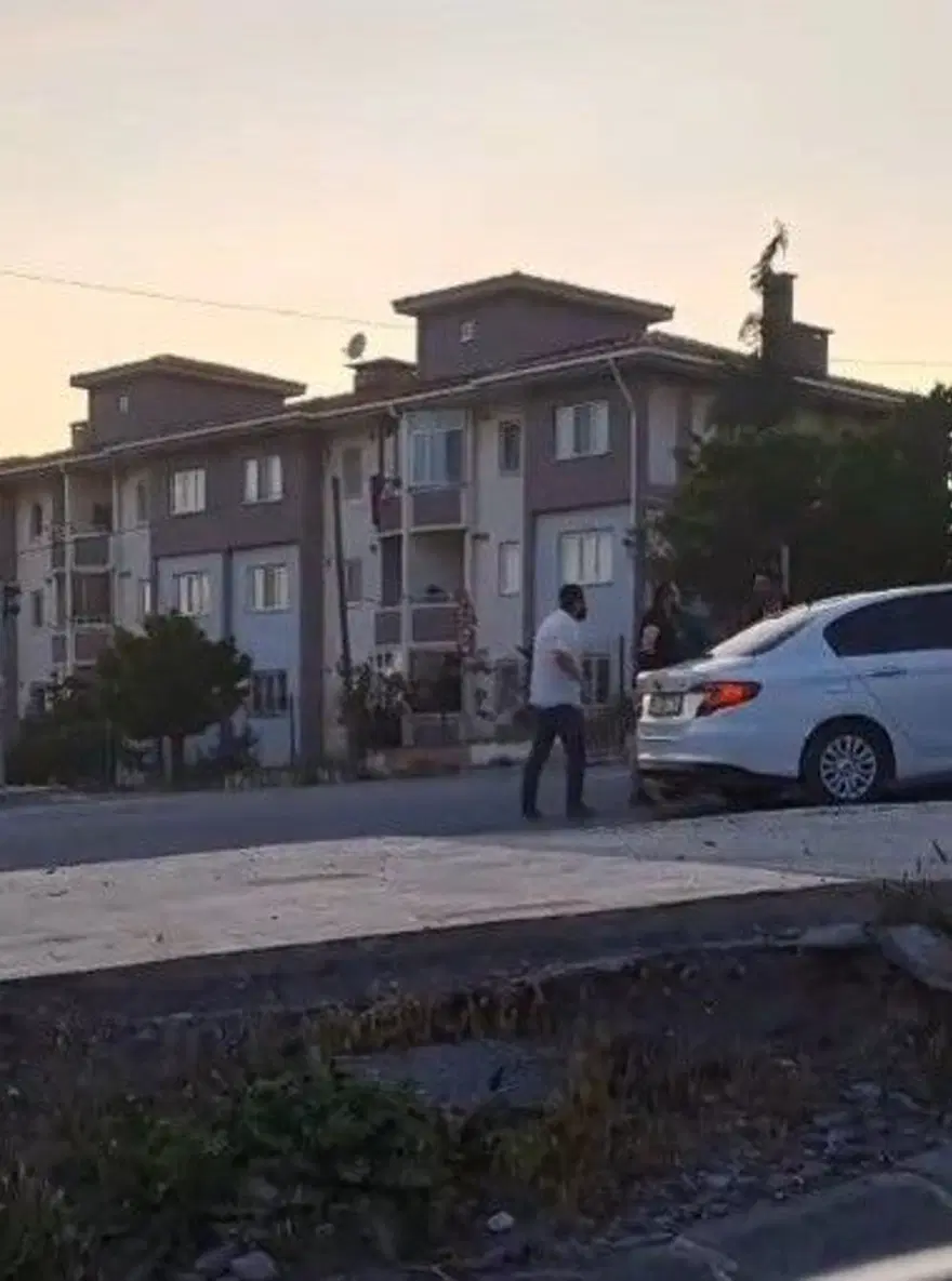 İstanbul'da tekmeli yumruklu yol verme kavgası 3 İstanbul'da tekmeli yumruklu yol verme kavgası 3