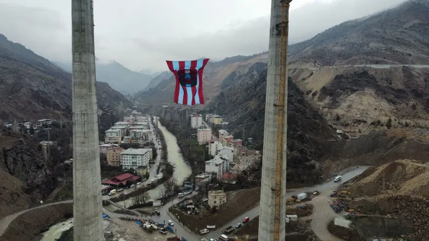 Trabzonspor’un şampiyonluk kutlamaları Artvin'den başladı 2 Trabzonspor’un şampiyonluk kutlamaları Artvin'den başladı 2