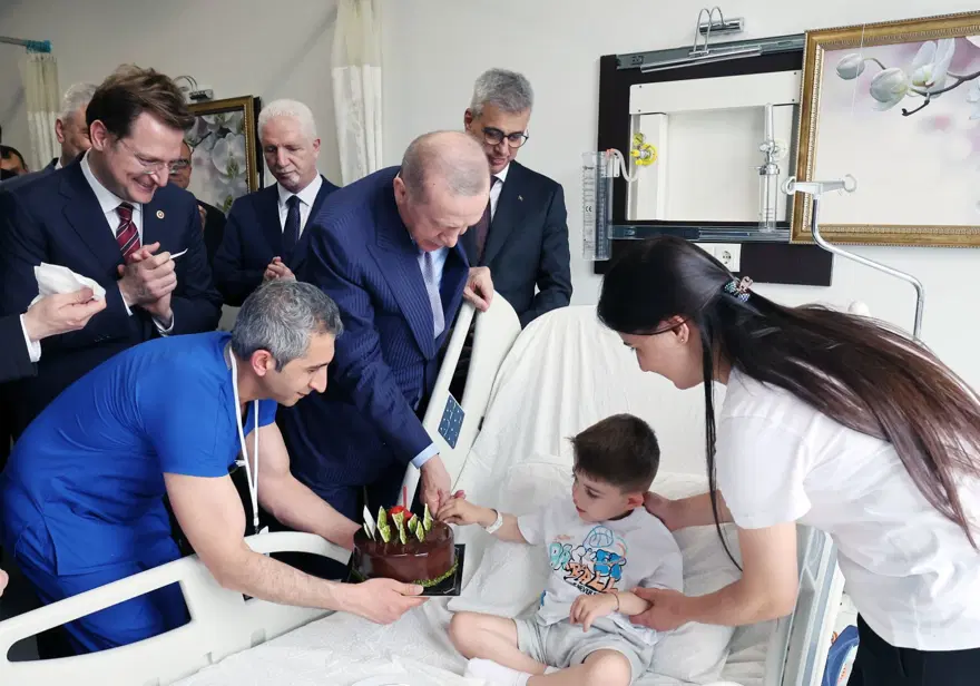 Cumhurbaşkanı Erdoğan'dan hastalara ziyaret 1