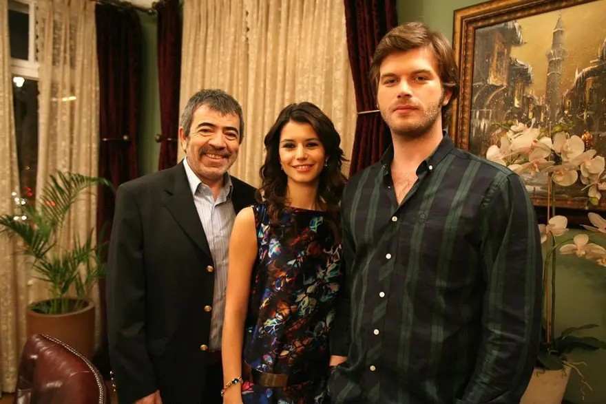 Aşk-ı Memnu'nun Adnan'ı Selçuk Yöntem ve Nihal'i Hazal Kaya bir araya geldi 1