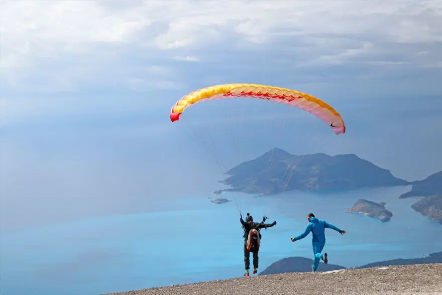 Ölüdeniz'in 'renkli aksesuarları' adrenalin tutkunlarına gökyüzünden eşsiz manzaralar sunuyor 2