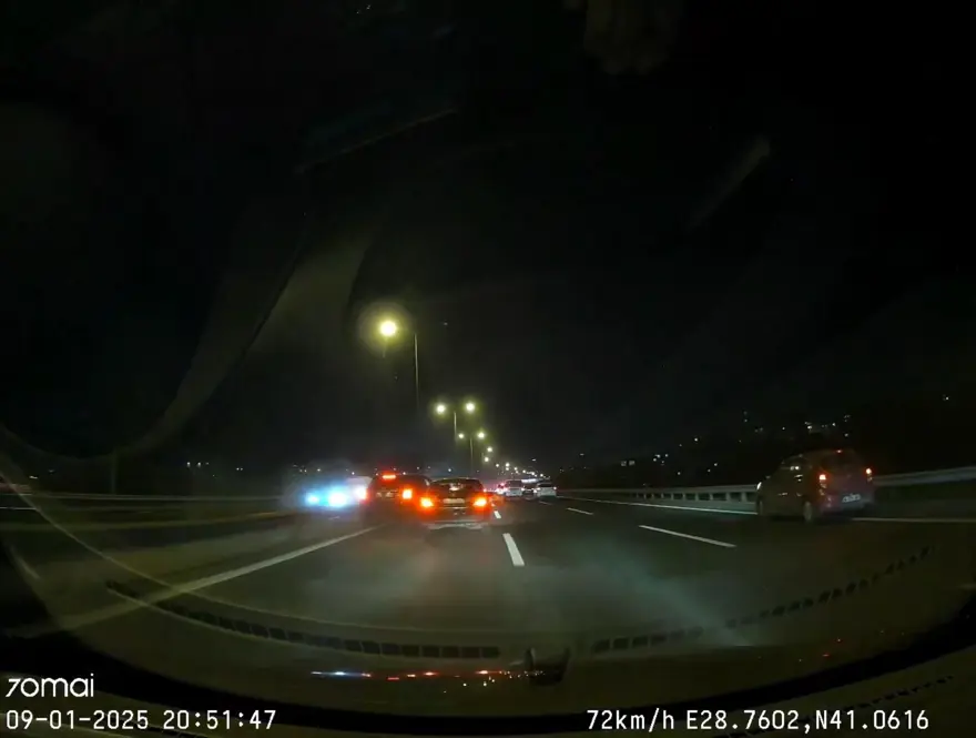 TEM Otoyolu'nda makas kazası 1 TEM Otoyolu'nda makas kazası 1