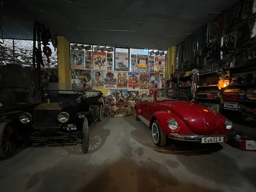 59 yıldır klasik otomobil ve eşya biriktiriyor: Bursa'daki evini müzeye çevirdi 21