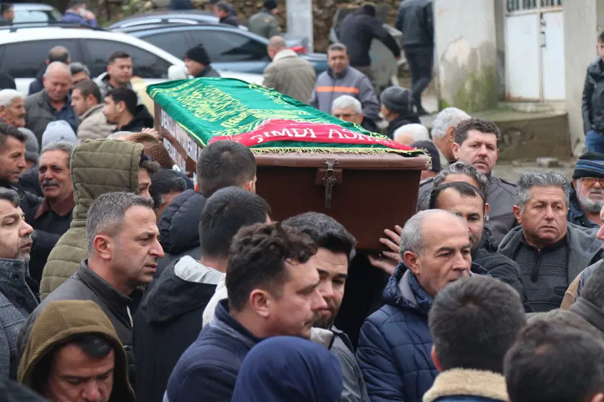 Denizli'de korkunç kaza: Aynı aileden 3 kişi öldü 3 Denizli'de korkunç kaza: Aynı aileden 3 kişi öldü 3