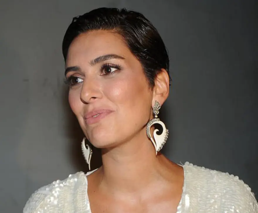 Burak Özçivit'ten yeni imaj: Tatil başlar  (Ünlülerin değişimi) 200