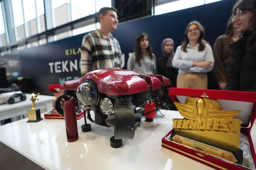 Türk öğrenciler yapay zekalı su altı aracı ile Norveç yolcusu 3