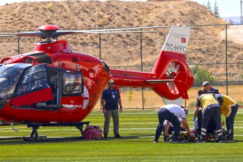 Hava ambulansı, tarlada çalışırken yaralanan vatandaş için havalandı