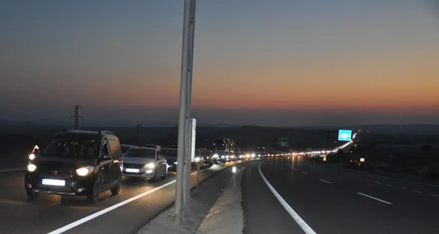 20 kilometrelik araç kuyruğu 7