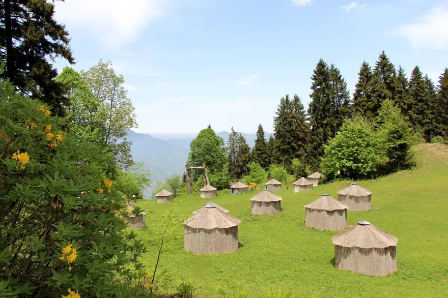 Türk oba kültürünün yaşatıldığı kamp alanına turist ilgisi 