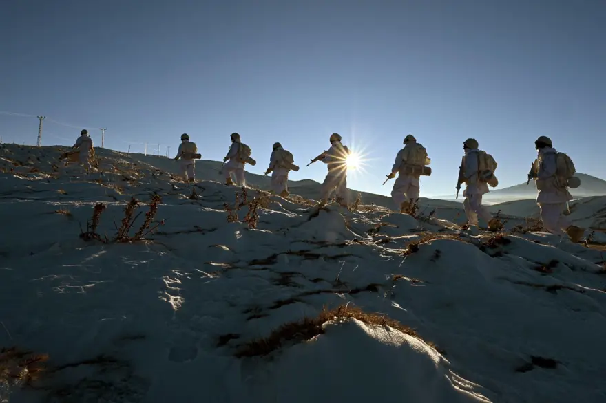 "Hudut kartalları" yeni yılı elleri tetikte karşıladı 17