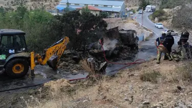 Aynı tırda peş peşe yangın: İtfaiye binası götürülerek söndürüldü
