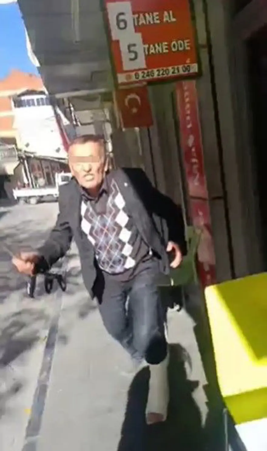 Tek ayağı alçılı iş yeri sahibinden kiracısına koltukdeğnekli dayak 1