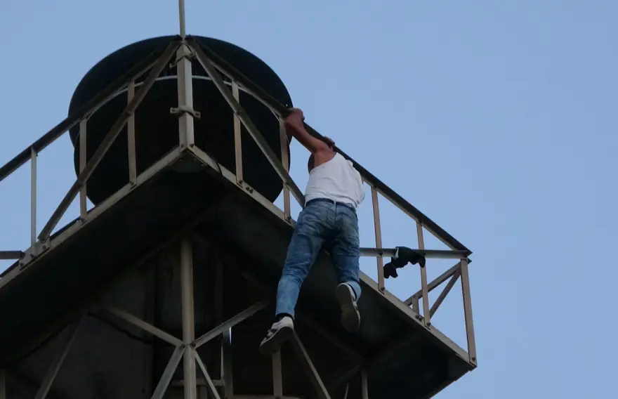 Antalya'da intihar girişimini film gibi izlediler 