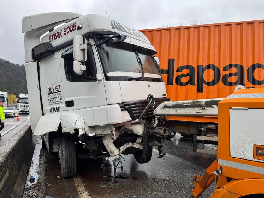 Sakarya-Bilecik kara yolunda TIR kazası 9