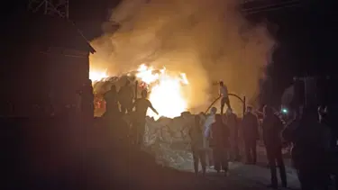 Yüksekova'da yangın: 15 bin bağ ot kül oldu